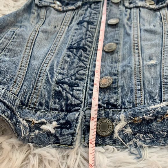 American Eagle Distressed Jean Vest - Picture 11 of 12